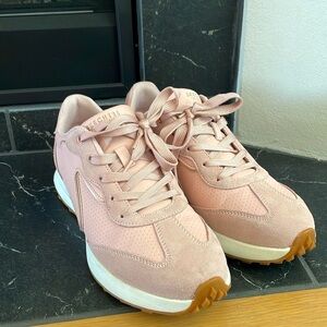 Skechers Gusto Sneakers in Blush Pink